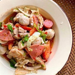 เพนกวิ้นลูกชิ้นทอด