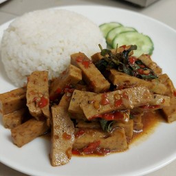 ข้าวกะเพราหมูยอ