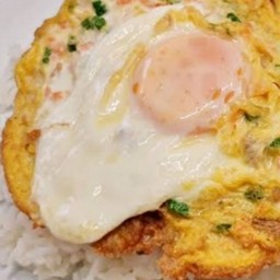 ข้าวไข่เจียวลาวา