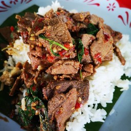 ข้าวราดกะเพราตับ