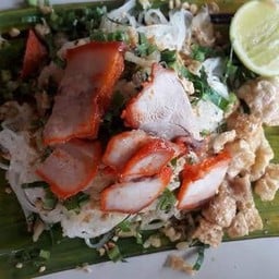 ก๋วยเตี๋ยวแคบหมูป้าติ๋ม