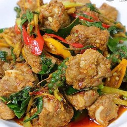 ผัดเผ็ดซี่โครงหมู(เป็นกับข้าว)