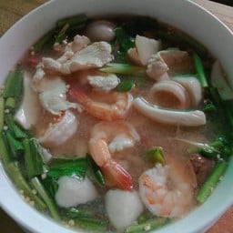 ต้มยำรวมมิตรน้ำใส