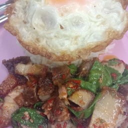 ข้าวกระเพราหมูกรอบ!!ไข่ดาว