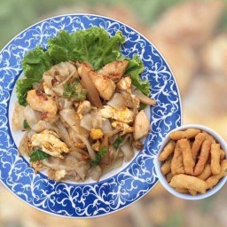 ก๋วยเตี๋ยวคั่วไ่ก่และก๋วยเตี๋ยวหมู