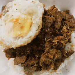 ข้าวเนื้อกระเทียน beef garlic with rice