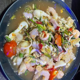 ยำมั่วรวมมิตรเกาเหลาโบราณ สูตรน้ำปลาร้า ใส่ทุกอย่างที่มีในร้าน