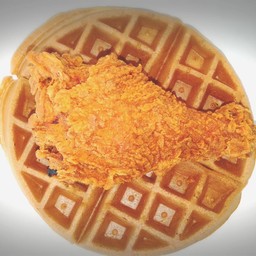 ไก่ทอดเบอร์มิวด้า และวาฟเฟิ้ล BFC (Bermuda fried chicken) and waffle