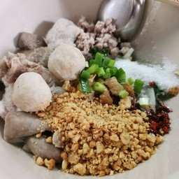 ก๋วยเตี๋ยวหมูต้มยำแห้ง