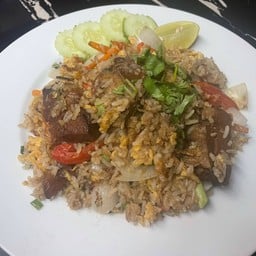 ข้าวผัดเนื้อตุ๋น