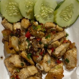 หมูกรอบผัดพริกเกลือ