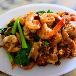 ผัดซีอิ๊วกุ้ง หมึก