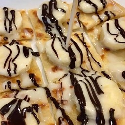 โรตีกล้วยหอมใส่ไข่หน้าช็อกโกแล็ต