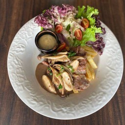 สเต็กหมูครีมซอสเห็ด