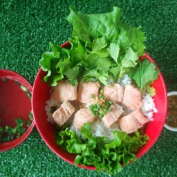 ข้าวต้มแซลมอน พร้อมน้ำจิ้มรสเด็ด