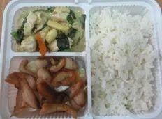 ข้าว+ผัดเขียวหวานไก่+คอหมูย่าง rice+saute chicken with green curry+grilled pork