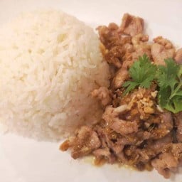 ข้าวราดทอดกระเทียม