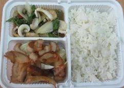 ข้าวกระเพราทะเล+คอหมูย่าง rice+saute basil with seafood+grilled pork