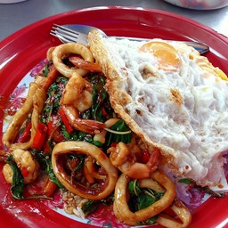 กระเพราถาด