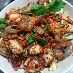 ยำมะม่วงหอยนารมกุ้งสดปลากรอบ