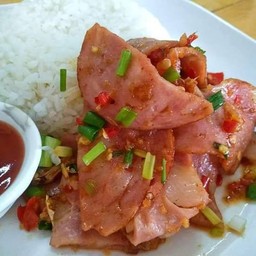 ข้าวเบคอนคั่วพริกกระเทียม