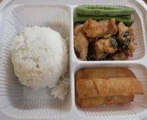 ข้าว+ลาบปลาทอด+ปอเปี๊ยะ rice+fried fish salad + spring rolls