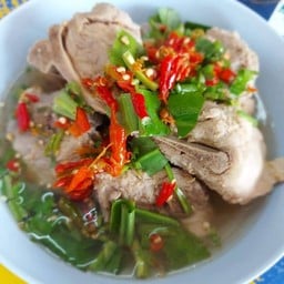 ชายสี่ บะหมี่เกี๊ยว นายโอ๋