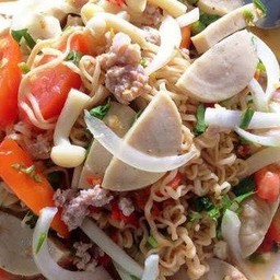 ยำมาม่า หมูยอ-หมูสับ