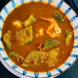 แกงส้มกุ้งชะอมไข่