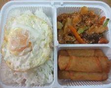 ข้าว+ไก่ผัดเม็ด+ปอเปี๊ยะ+ไข่ดาว rice+saute chicken with cashew nuts+ spring Rolls+ fried egg