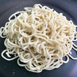 เส้นราเมนลวก