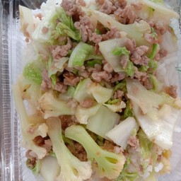 ผัดผักราดข้าว