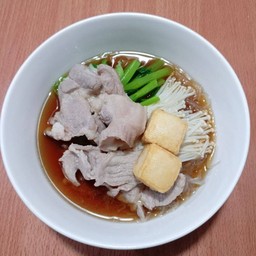 ก๋วยเตี๋ยวซุปน้ำดำ&สุกี้ม้วนจัมโบ้ByMeGun