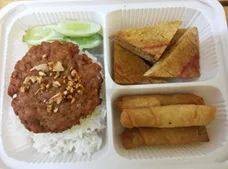 ข้าว+หมูก้อนทอด+ปอเปี๊ยะทอด+เต้าหู้ทอด rice+fried mince pork with garlic+spring rolls
