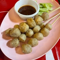 บังหรั่ง ก๋วยเตี๋ยวเนื้อตุ๋น สูตรดงมูลเหล็ก