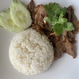 ข้าวราดผัดกระเทียม