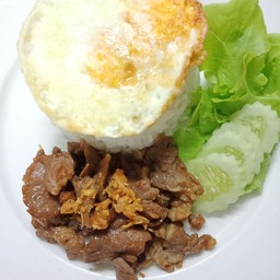 ข้่าวหมูกระเทียม+ไข่ดาว