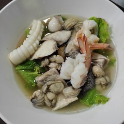 เกาเหลารวมมิตร ปลา+กุ้ง+หมึก+หอยนางรม