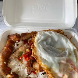 ข้าวนุ่มมาก คนชอบข้ามนุ่มไม่ผิดหวัง รสชาติอร่อยดี หมูกรอบไม่แข็ง