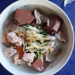 ข้าวต้มเลือดหมู หมูเด้ง ตับ ไส้