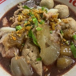 ก๋วยเตี๋ยวโกเด้งเนื้อน้ำตก(ใส่ทุกอย่าง)