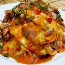 ข้าวไข่ข้นยำปลากระป๋อง