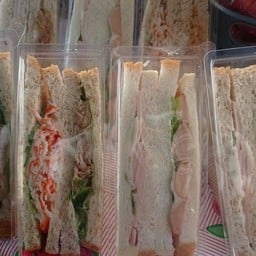 แซนวิชไส้ทะลัก ไส้ปูอัด แฮม ไส้กรอก หมูหยอง