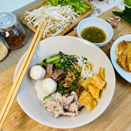 ก๋วยเตี๋ยวหมูเลียง สูตรจันทบุรี