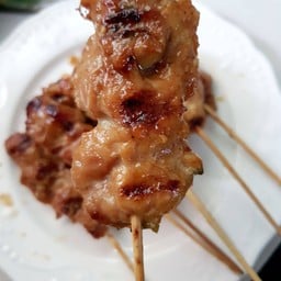 เจ๊น้อย ข้าวเหนียวหมูปิ้ง (ติดต่อร้านค้าไม่เกิน 18:00 นะคะ เจ้าของร้านป่วยต้องพักผ่อน)