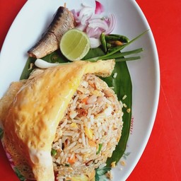 ข้าวผัดปลากระป๋อง ทรงเครื่อง