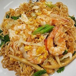 มาม่าผัดรวมมิตร กุ้ง+หมู+ไก่+ปูอัด+เบคอน