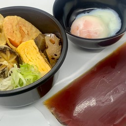 Vegetable tempura udon lunch box(おまかせ野菜の天ぷらと定番おかずのうどん弁当)