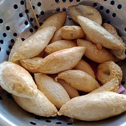 ลูกชิ้นทอดเจ๊นุช