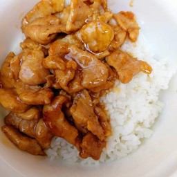 ผัดน้ำมันหอยราดข้าว[เลือกเนื้อสัตว์ได้ค่ะ]